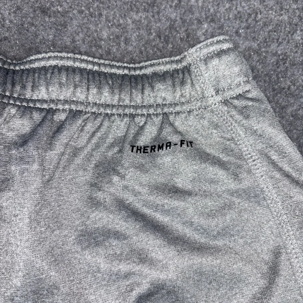 Nike Therma Fit Sweatpants Mens Medium Gray Joggers Swoosh Logo Gym Athletic EUC